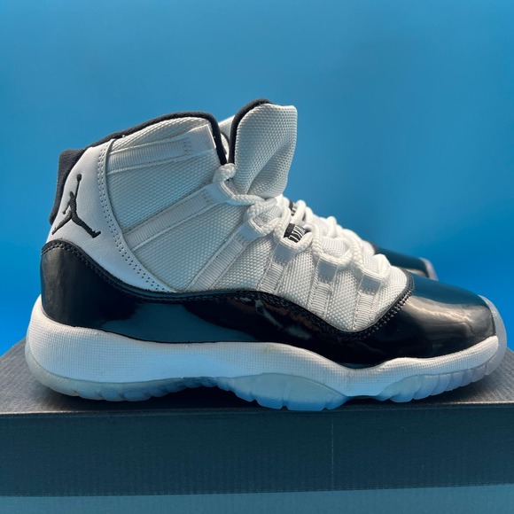 4Y Nike Air Jordan 11 XI Retro GS Youth Concord White Black 378038 100 Shoes
